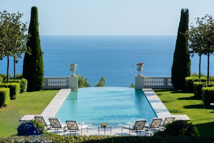 Pool overlooking the sea